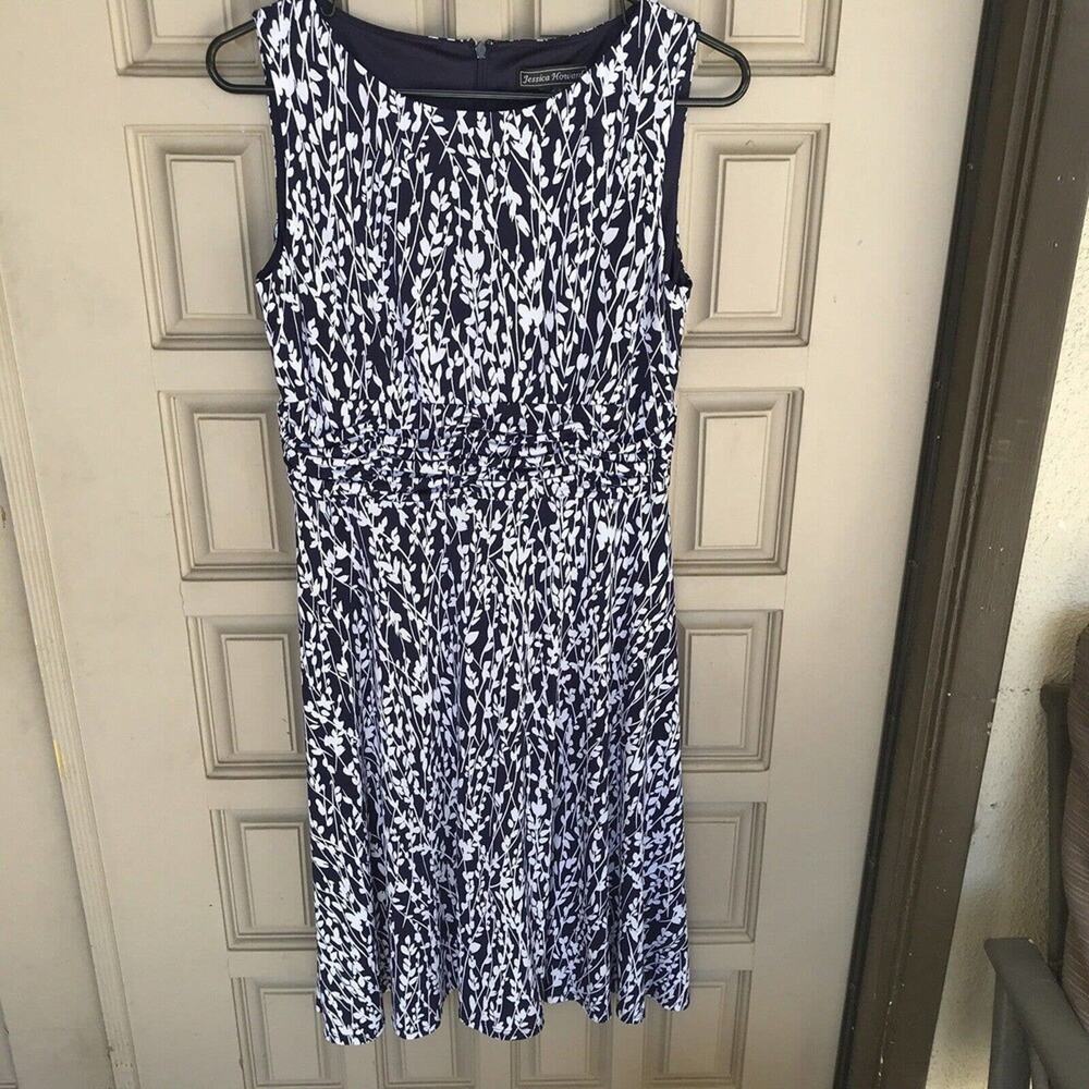 Jessica Howard Dress Sz8P White/Blue Fit/Flare Back Zip Silky Pretty Pre-Owned